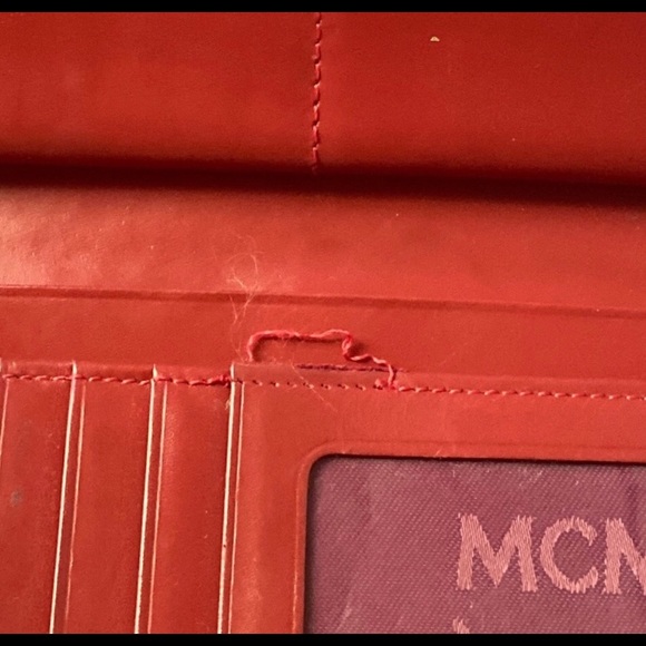 Classic red MCM wallet - Picture 3 of 4